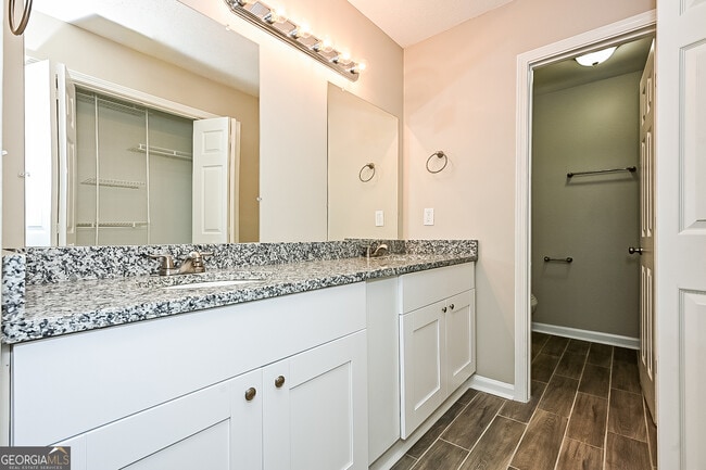 Building Photo - 2877 Old S Dr