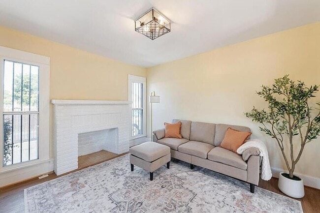 Building Photo - 1321 E 48th St