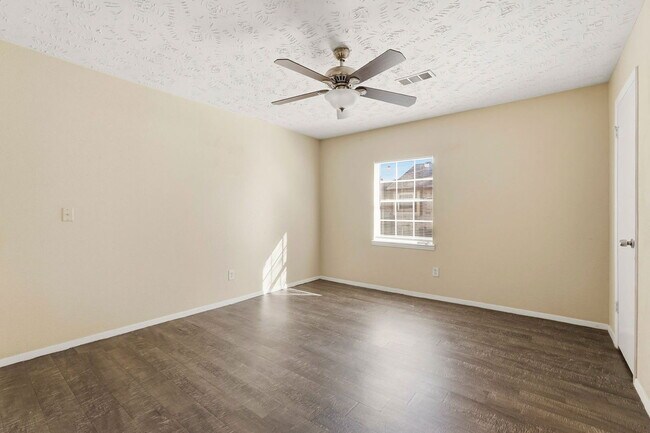 Building Photo - 16235 Cutten Rd