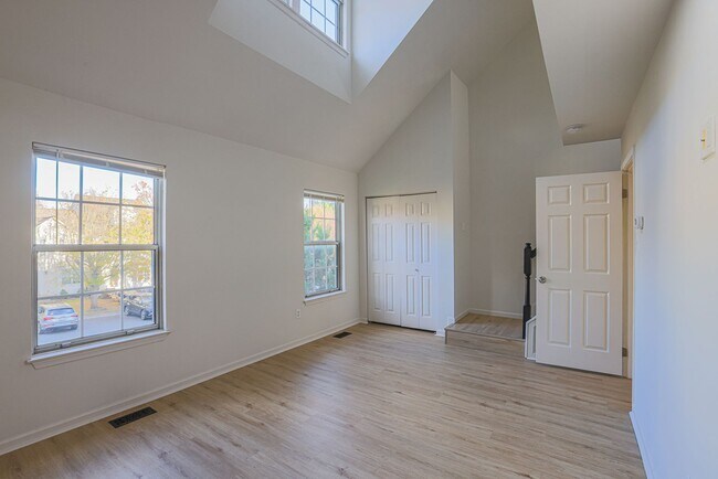 Building Photo - 3342 Garrison Cir