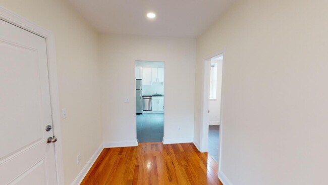 Building Photo - 123 Sutherland Rd