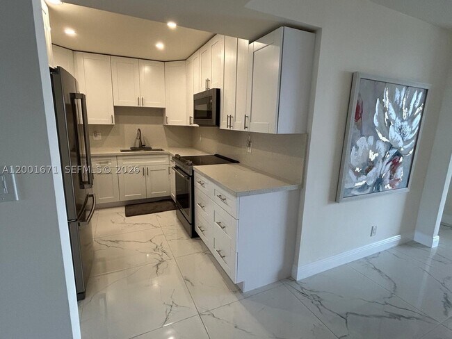 Building Photo - 2500 Parkview Dr