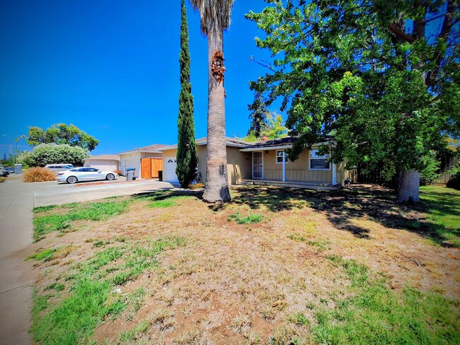 Building Photo - 2162 Tamie Ln