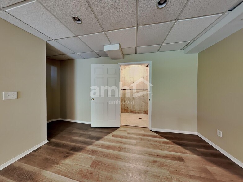 Building Photo - 1418 Grandview Ct
