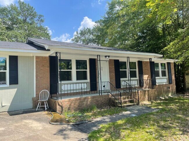 Primary Photo - 32 King Arthur Ct