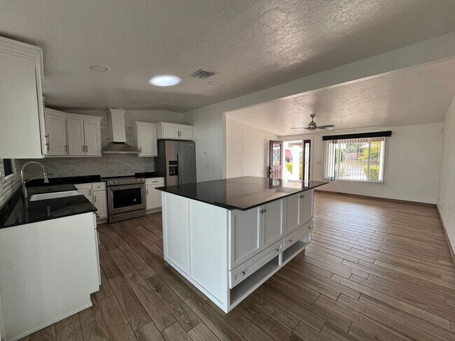 Building Photo - Gorgeous fully remodeled centrally located 3 bedroom home.