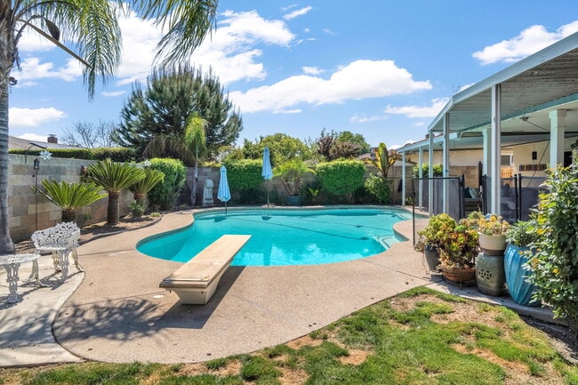 Building Photo - 6286 N 10th St