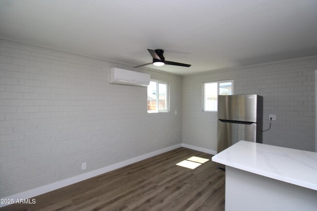 Building Photo - 802 S 11th Ave