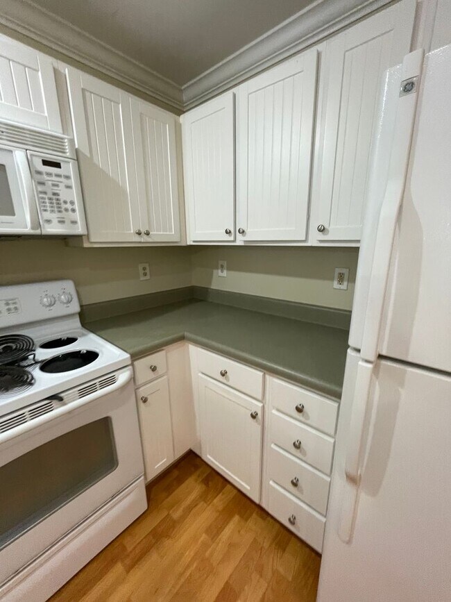 Building Photo - 07-204 Fattouh