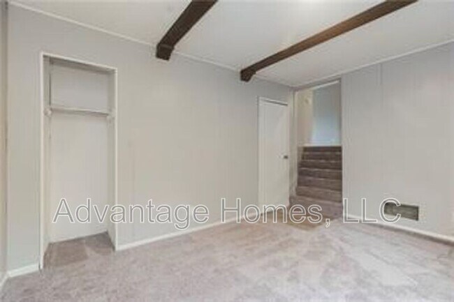 Building Photo - 1423 E Haven Ln