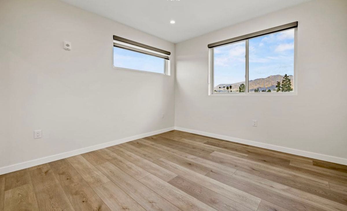 Building Photo - 423 Oak St