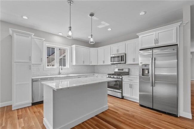 Building Photo - 231 Seawynds Dr
