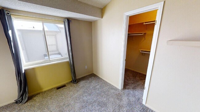 Building Photo - 5549 Dunbar Ct