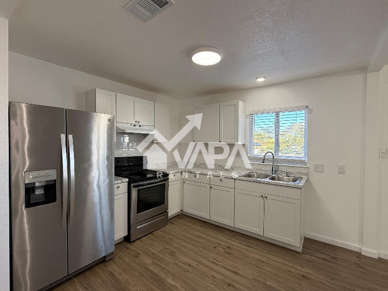 Building Photo - 154 Frances Jean Dr