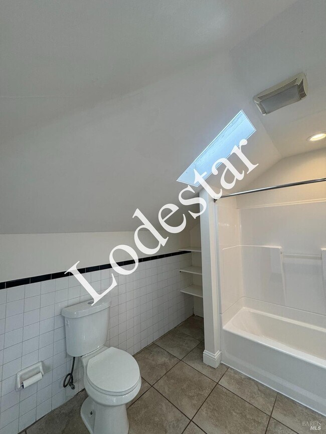 Building Photo - 302 Carolina St