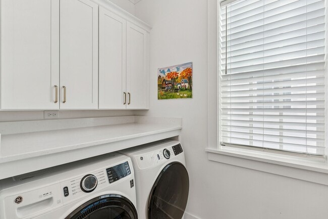 Building Photo - 9013 Stern Aly