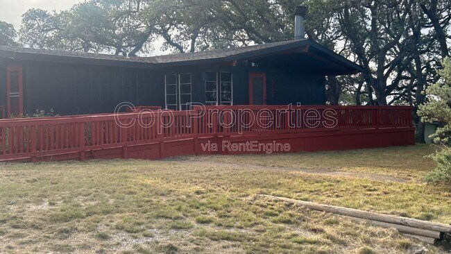 Building Photo - 537 Tamarack Dr