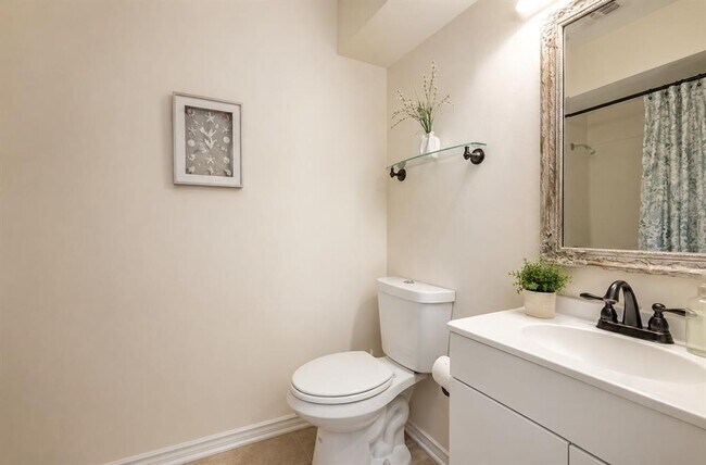 Building Photo - 2217 Parkside Dr