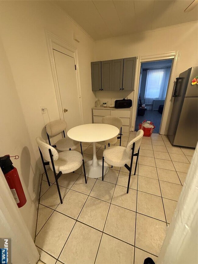 Building Photo - 322 Anderson Ave