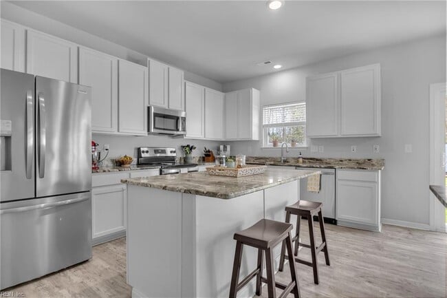 Building Photo - 106 Village Pointe Dr