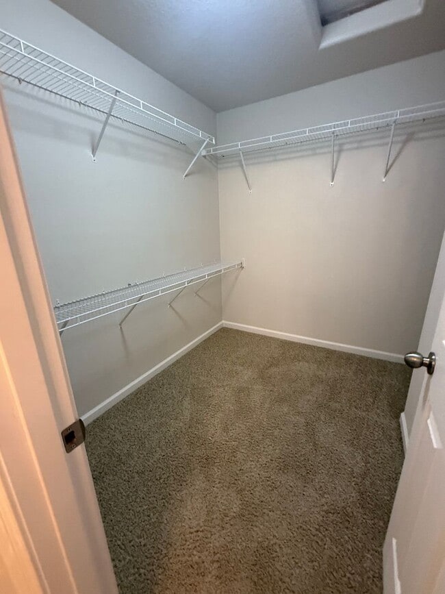 Building Photo - Beautiful Contemporary Home in Hillsboro