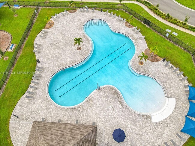 Building Photo - 1060 Cascade Dr