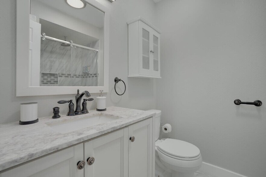 Building Photo - 7809 Claremont Dr