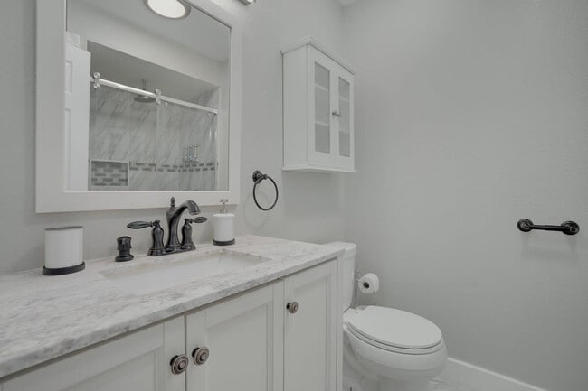 Building Photo - 7809 Claremont Dr