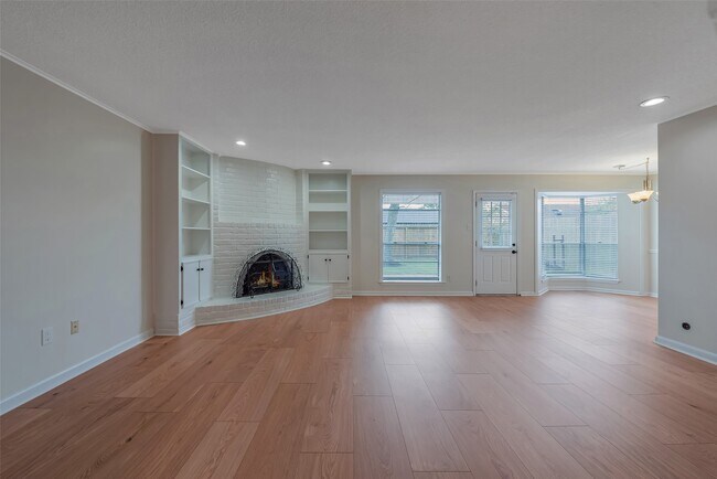 Building Photo - 730 Seamaster Dr