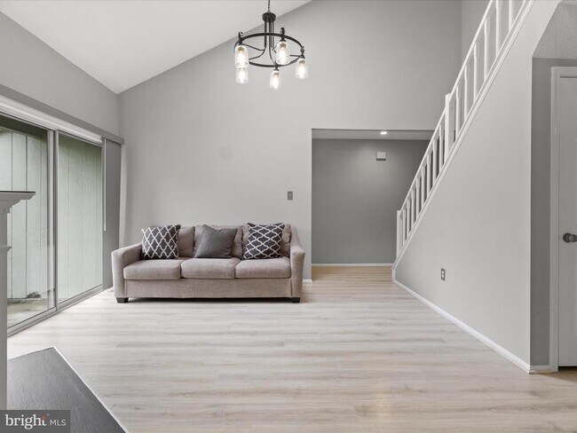 Building Photo - 7737 Inversham Dr