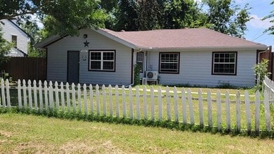 Building Photo - 204 Alice Dr