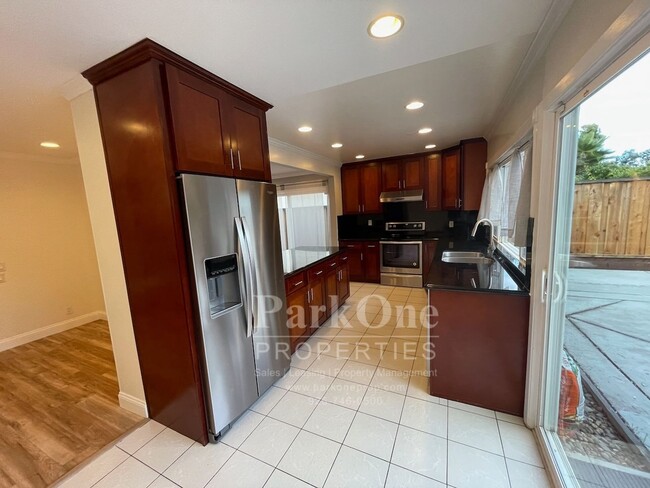 Building Photo - Nicely Update Home Now Available in the Crossings