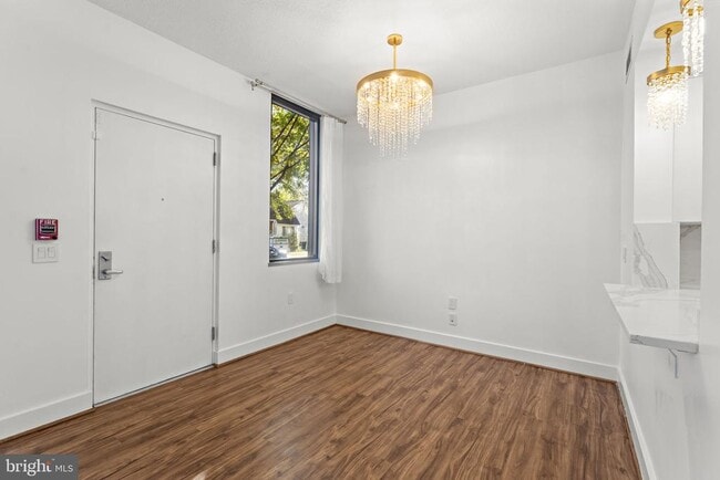 Building Photo - 1536 N Scott St