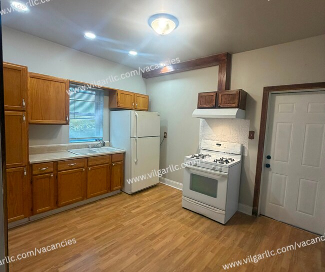 Building Photo - 5417 Wood Ave