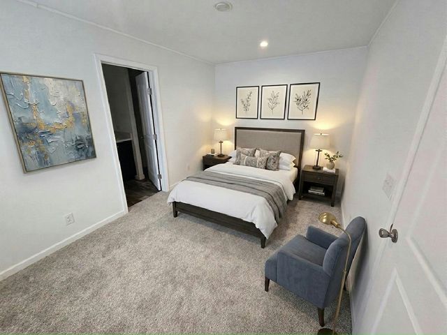 Building Photo - 314 Oak Ln