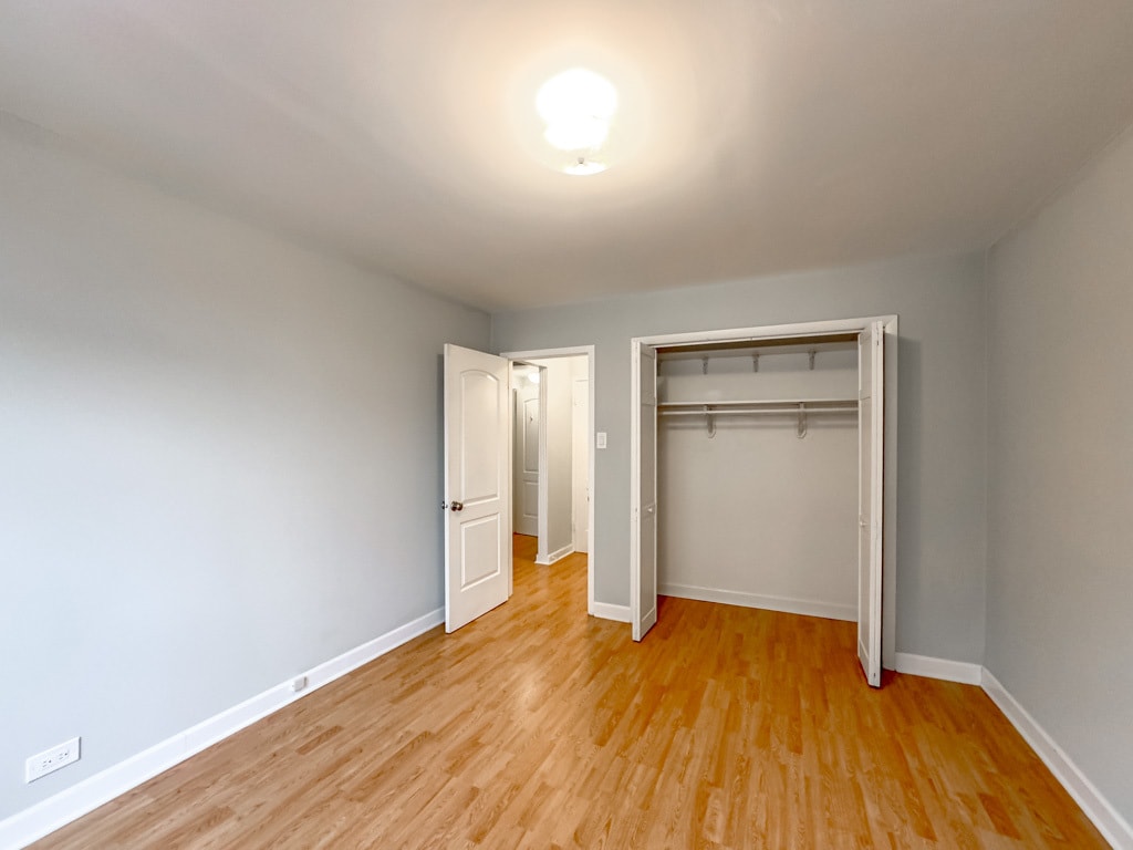 Building Photo - 450 W Wellington Ave