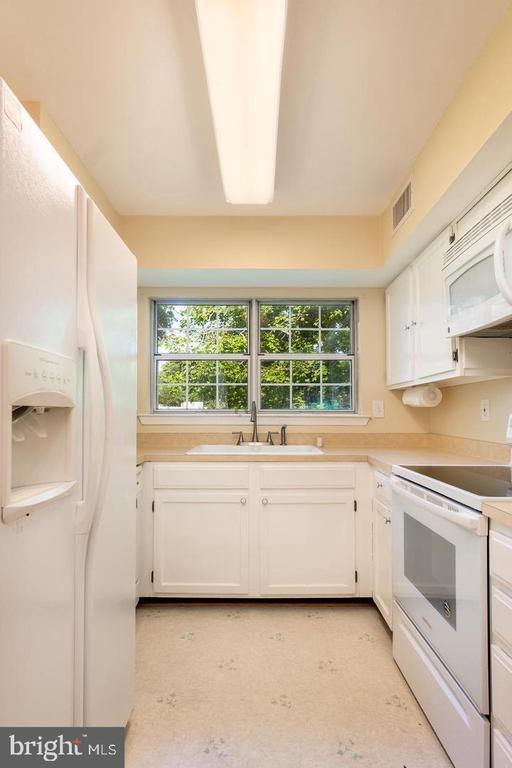 Building Photo - 7717 Inversham Dr