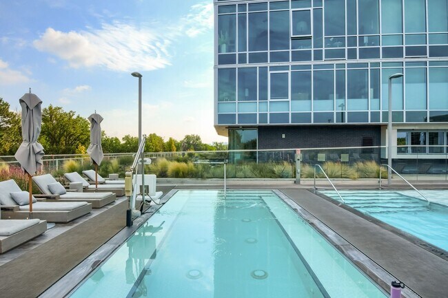 Building Photo - Two Bedroom Penthouse in Denver