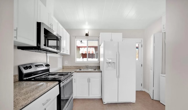 Building Photo - 3271 Alma St