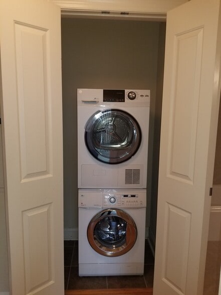 Washer/Dryer - 2050 Jamieson Ave