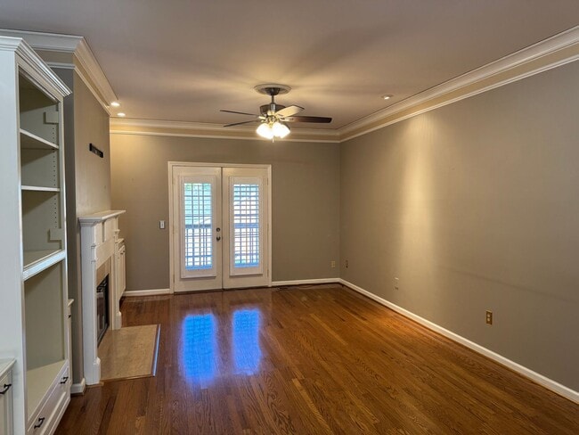 Building Photo - 2BR Bellevue Townhome