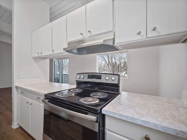 Building Photo - RENOVATED 2BD/1BA MILLWOOD APARTMENT | A/C | COVERED PARKING | PET FRIENDLY | AVAIL NOW