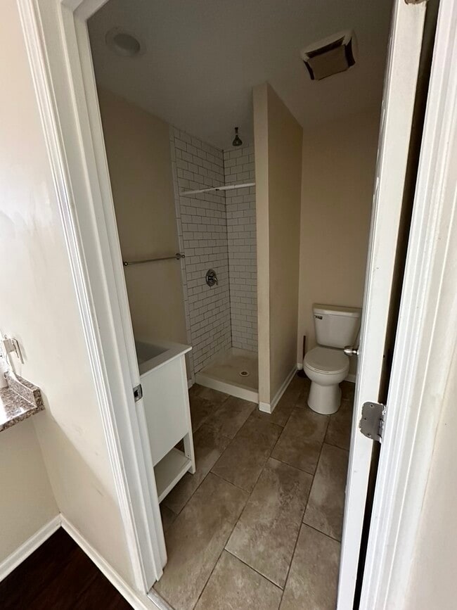 Building Photo - 321 W 24th St