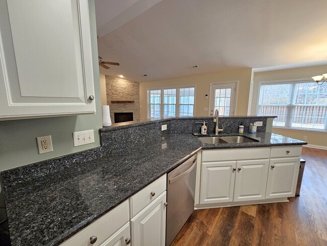 Building Photo - 203 Crown Empire Ct