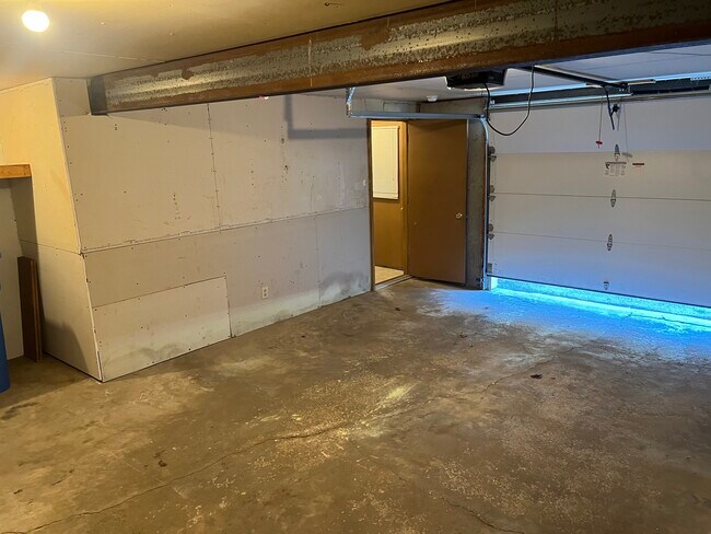 Building Photo - 1361 Field Ct