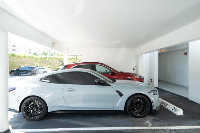 Building Photo - 800 E Camino Real