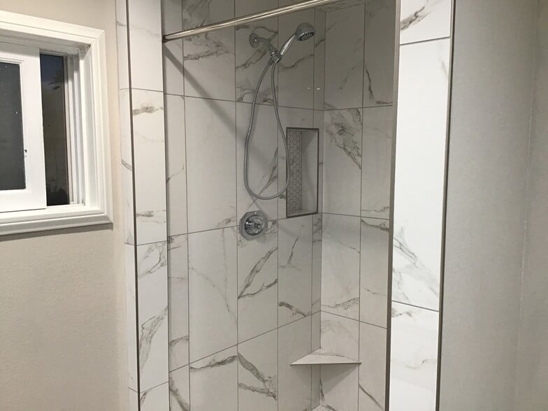 Remolded bath - 606 Maple Ave