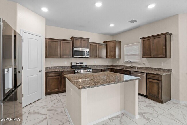 Building Photo - 11506 Summer Dr