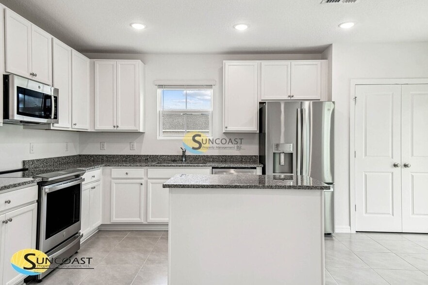 Building Photo - 8271 N Wakefield Dr