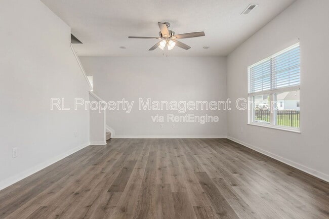 Building Photo - 214 Sterndale Dr